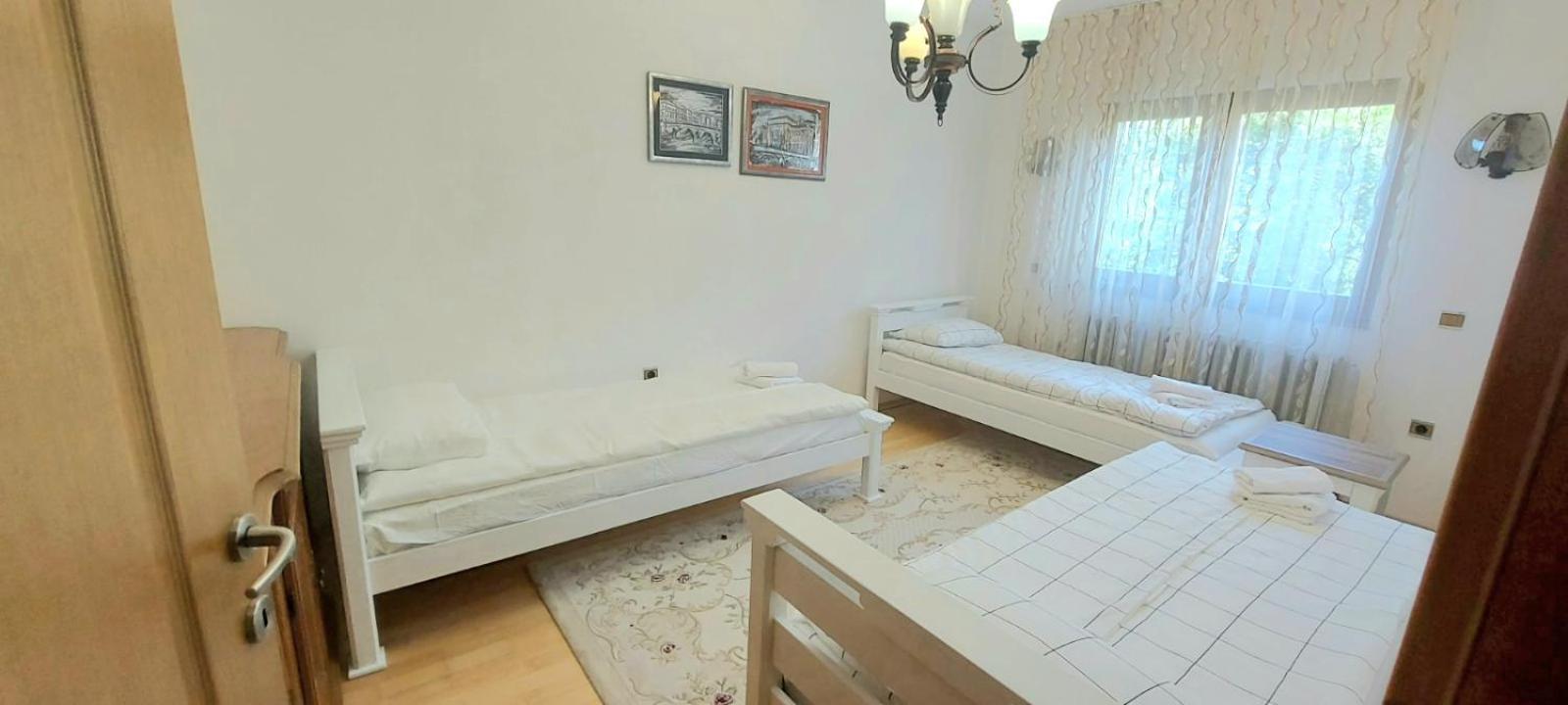 Family Apartment With Garden Sarajevo Buitenkant foto