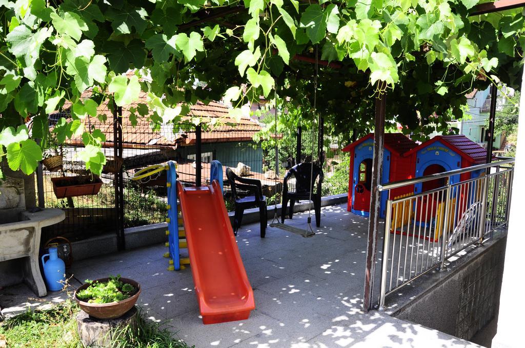 Family Apartment With Garden Sarajevo Buitenkant foto