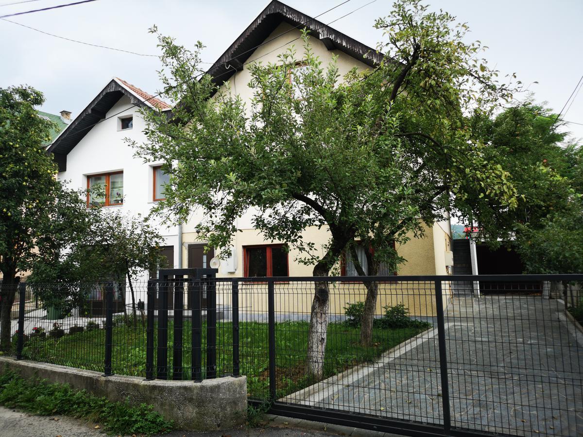 Family Apartment With Garden Sarajevo Buitenkant foto